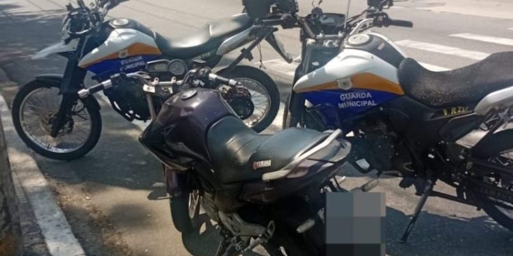 Guarda Municipal apreende drogas e motocicleta com antirradar em Volta Redonda