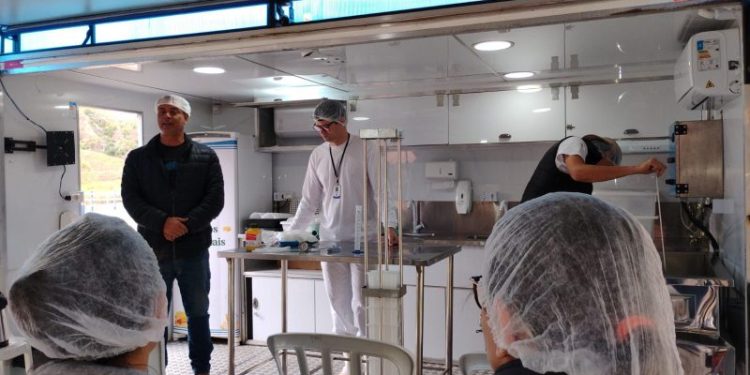 Barra do Piraí promove qualificação de produtores de leite