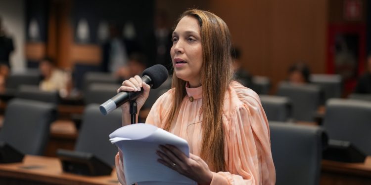 Alerj recebe projeto que incentiva empreendedorismo na Enfermagem no RJ