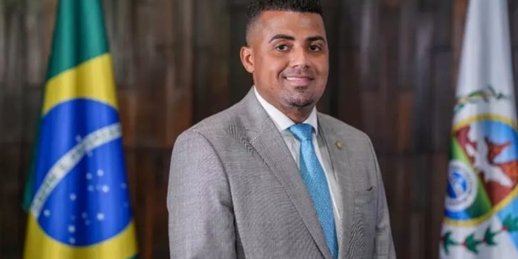 Justiça do RJ mantém deputado estadual preso por suspeita de envolvimento com tráfico