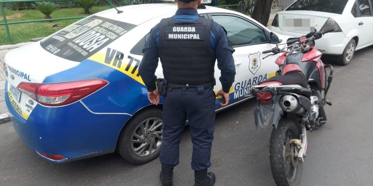 Guarda Municipal apreende moto com indícios de clonagem em Volta Redonda