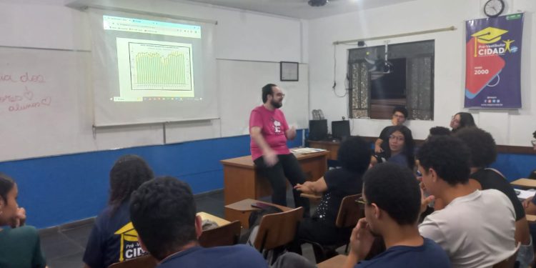 MEP homenageia professores e apresenta Mapa de Aprovações dos 25 anos do Pré-Vestibular Cidadão