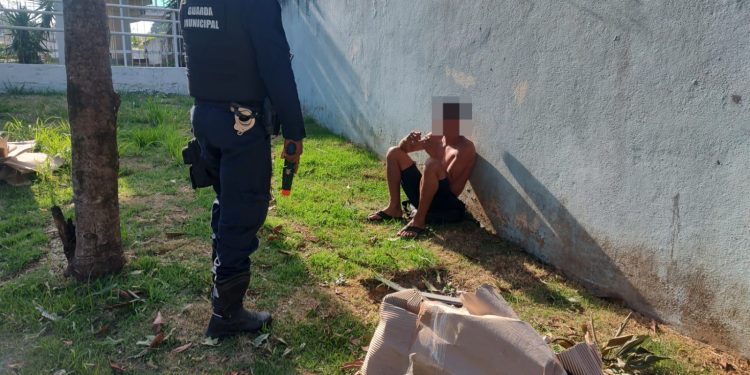 Guarda Municipal de Volta Redonda prende dupla furtando fios em Arena no Voldac