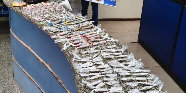 PM prende suspeito com grande quantidade de drogas em Barra Mansa