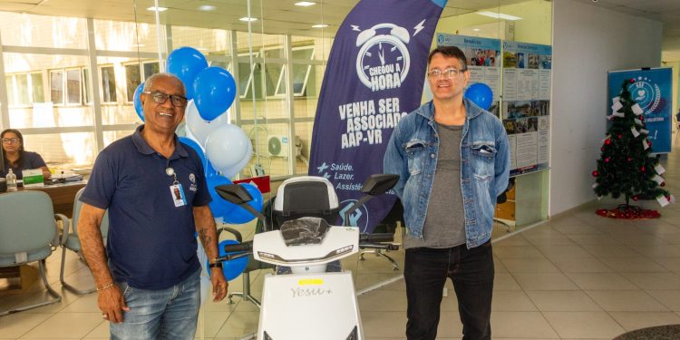 Morador de Volta Redonda ganha moto em sorteio da AAPVR