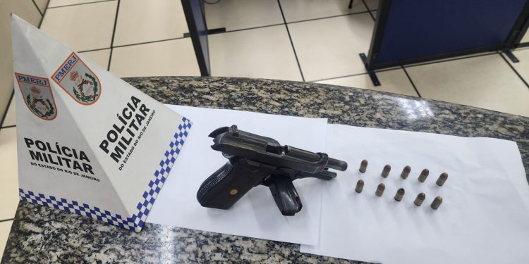Adolescente é apreendido com pistola em Porto Real