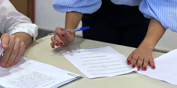 Volta Redonda renova parceria com Ministério Público para combater evasão escolar