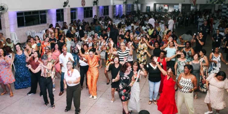 Baile da Melhor Idade reúne mais de mil idosos em Barra do Piraí