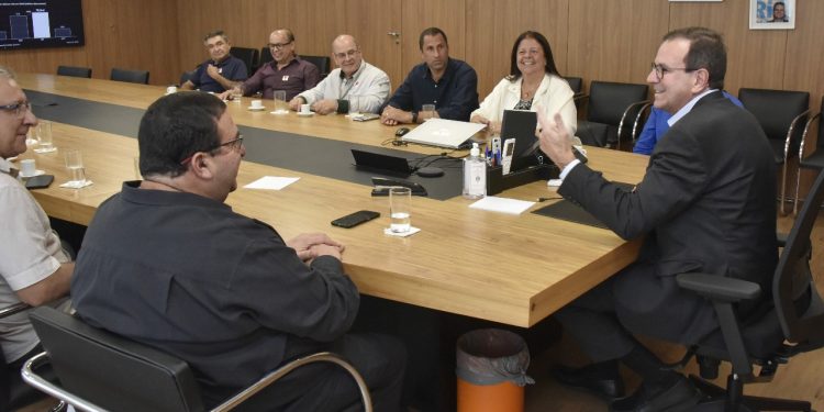 Munir articula liberação para taxistas de VR trafegarem na faixa seletiva da Avenida Brasil
