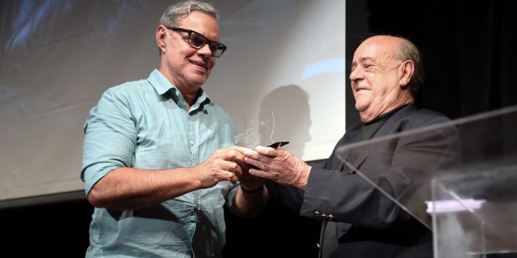 Prêmio FITA de Teatro homenageia Diogo Vilela e consagra Mel Lisboa e Samuel de Assis