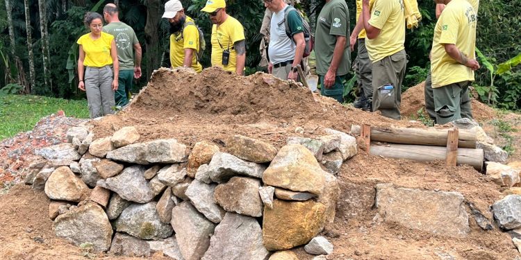 Curso de manejo de trilhas reúne equipes e voluntários no Parque Nacional do Itatiaia
