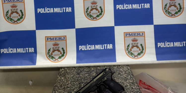 Vídeo: Adolescentes são apreendidos após roubo de celular no Centro de Barra Mansa