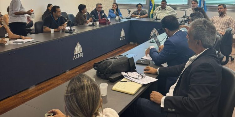 AAPVR participa de debate na Alerj sobre melhorias na lei que regula instituições para idosos