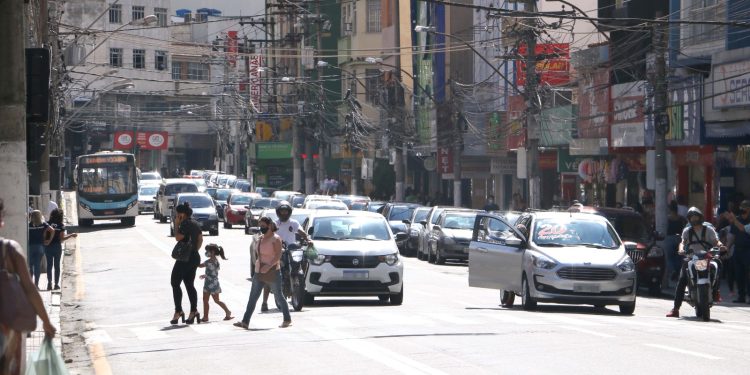 Rua de Compras fecha parte das avenidas Domingos Mariano e Joaquim Leite neste domingo em Barra Mansa