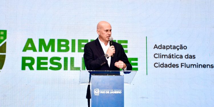 Resende adere ao Programa Ambiente Resiliente e representa municípios fluminenses em evento no Rio