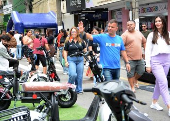 ‘Rua de Compras’ movimenta comércio de Barra Mansa e atrai famílias ao Centro