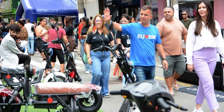 ‘Rua de Compras’ movimenta comércio de Barra Mansa e atrai famílias ao Centro