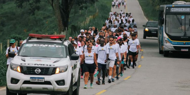 Caminhada em Barra do Piraí reúne centenas em trajeto até Ipiabas