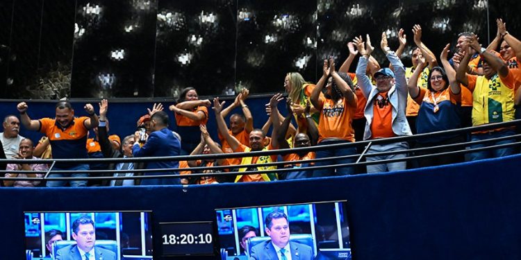 Senado aprova aposentadoria especial para agentes de saúde