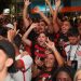 Torcedores lotam Largo da Feira em transmissão da final da Libertadores em Barra do Piraí