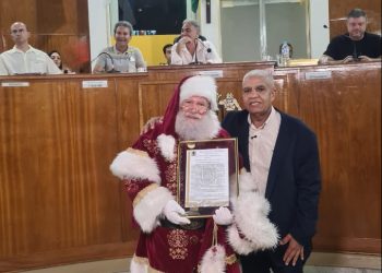 Papai Noel do Sider Shopping recebe homenagem na Câmara de Volta Redonda