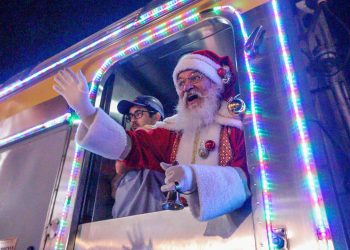 Chegada do Trem de Natal da MRS reúne mais de 400 pessoas em Barra do Piraí