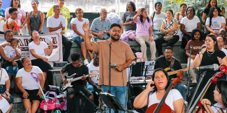 Dia da Bíblia reúne fiéis em evento no centro de Barra do Piraí