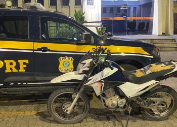 PRF apreende motocicleta adulterada na Dutra, em Resende