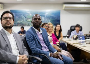 Instituto Angolano de Controle do Câncer conhece de perto trabalho da Linha de Atenção Oncológica de VR