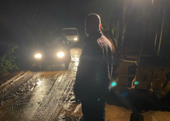 Tande Vieira acompanha liberação da estrada entre Visconde de Mauá e Campo Alegre após queda de barreiras