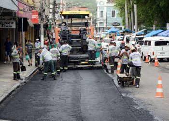 Pavimentação avança em ruas de grande movimento no Centro de Barra Mansa