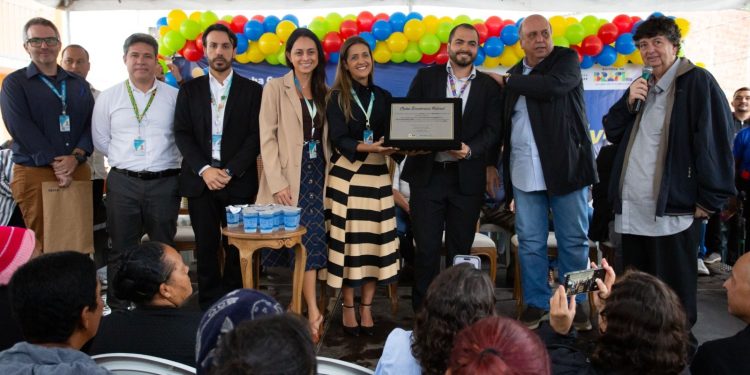 Volta Redonda entrega casa própria a 112 famílias carentes