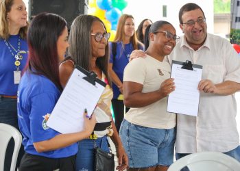 Famílias carentes recebem a chave da casa própria no bairro Belmonte, em Volta Redonda