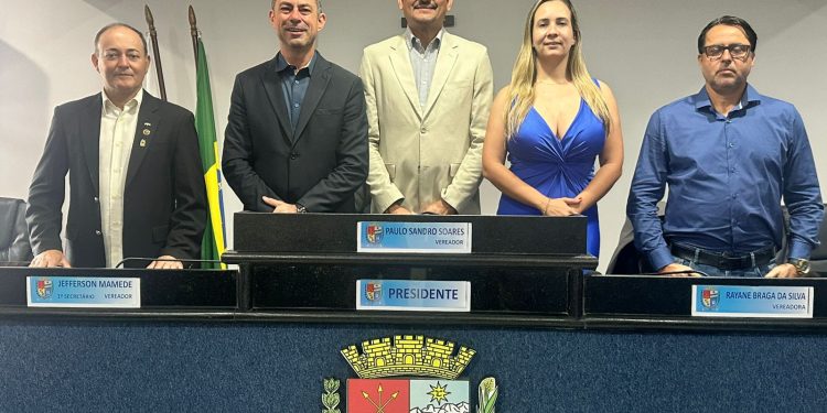 Mesa executiva toma posse na Câmara de Barra Mansa