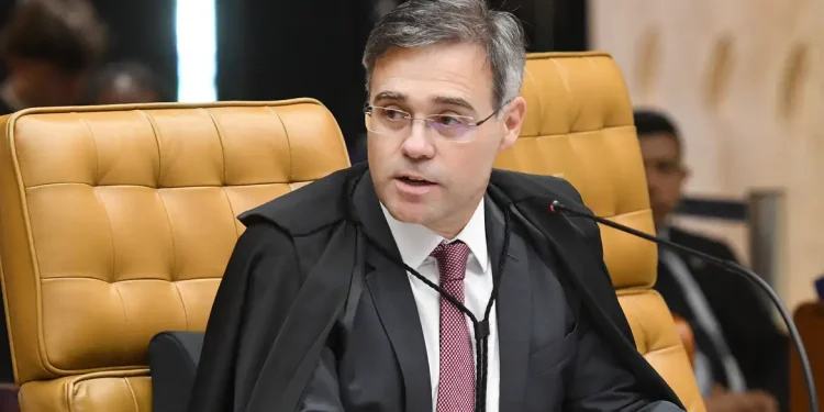 Mendonça devolve dados sigilosos de Vorcaro à CPMI do INSS