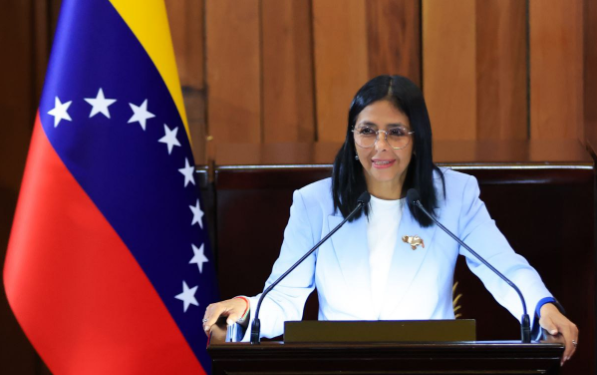 Delcy Rodríguez apresenta proposta de anistia geral na Venezuela