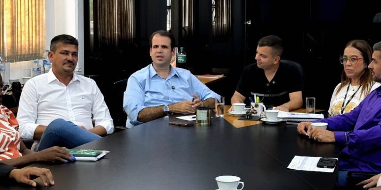 Presidente da Câmara acompanha deputado federal Áureo Ribeiro durante visita a obras em Barra Mansa