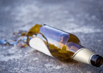 Prefeitura de Angra proíbe venda de bebidas em recipientes de vidro durante o Carnaval