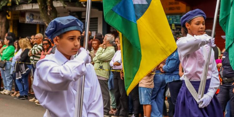 Barra do Piraí comemora 136 anos com desfile cívico, inaugurações e show