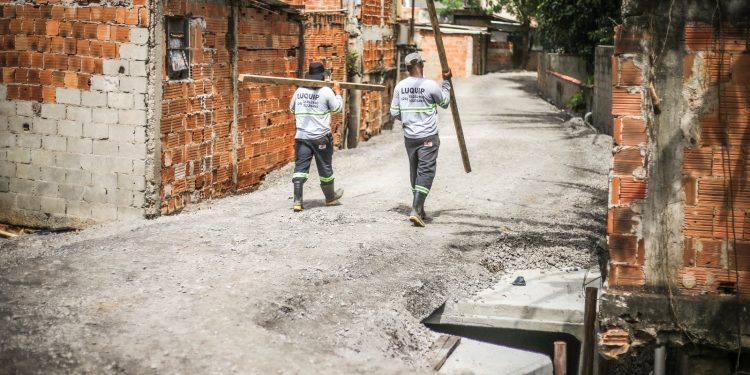 Volta Redonda conclui nova etapa da canalização do Córrego do Açude no Retiro