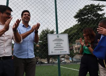Barra do Piraí reinaugura campo de grama sintética no bairro Maracanã