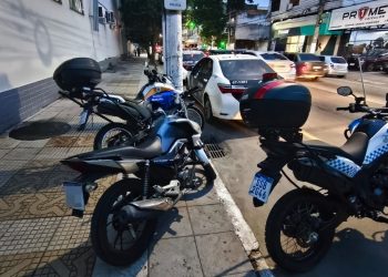 Motociclista é preso após empinar moto e fugir de abordagem em Volta Redonda