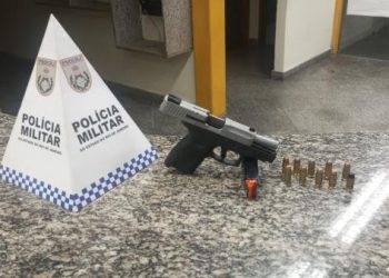 Homem é preso por porte de arma após perseguição em Itatiaia