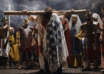 Rio Claro realiza encenação da Paixão de Cristo para milhares de fiéis