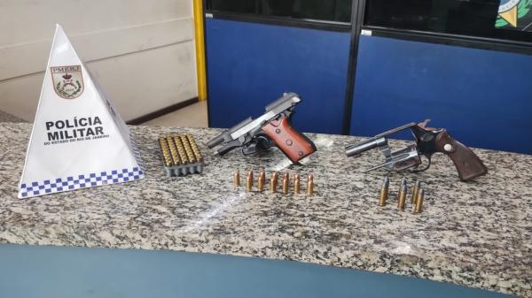Homem é preso com armas e 69 munições no Centro de Barra Mansa