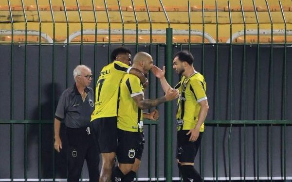 Voltaço vence o Tombense de virada e segue líder do Grupo B da Copa Sul-Sudeste