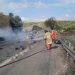 Explosão de carreta com gás deixa dois mortos e interdita Dutra em Barra Mansa