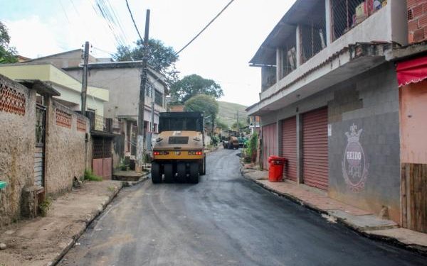 Rua Francisco Pêgas é asfaltada no bairro Areal, em Barra do Piraí