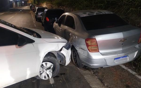 Carro furtado é recuperado após colisão em Barra Mansa