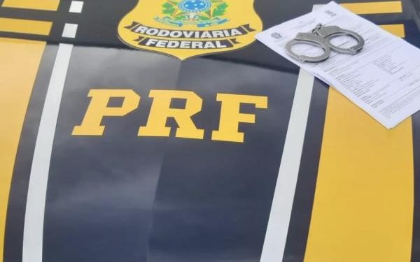 Suspeito de aplicar golpe é preso com dinheiro e celular novo na Dutra